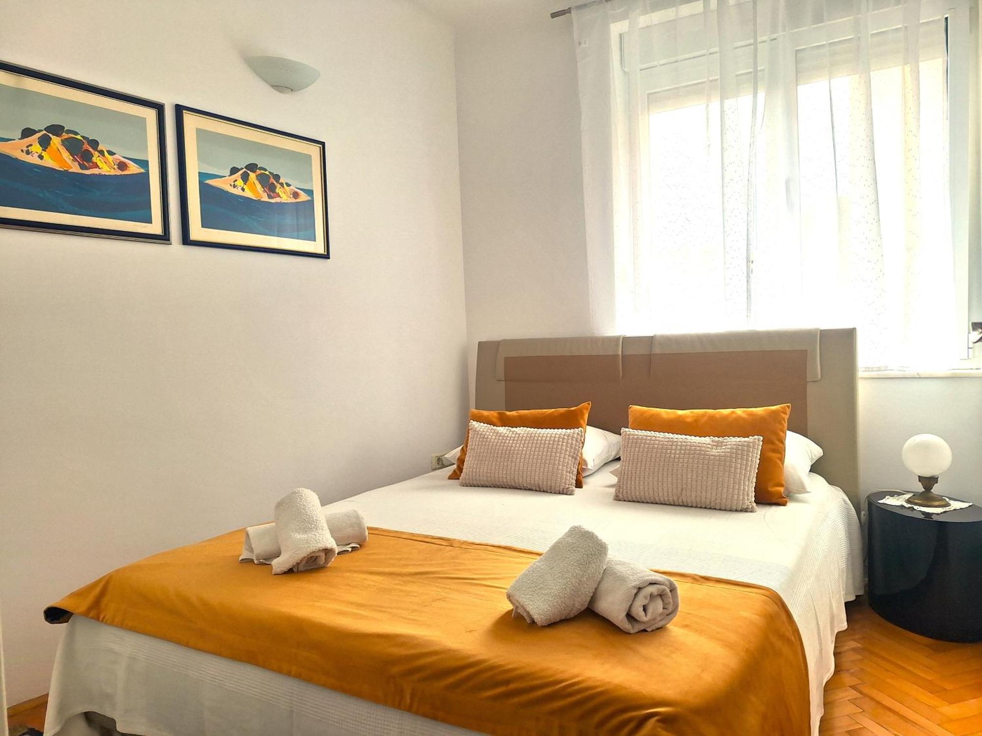 Sunny Center Apartment Split Chambre photo